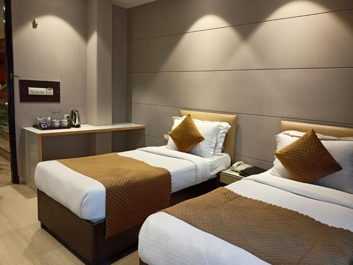 Cosy Grand, Chanakyapuri By The Cosy Hotels Нью-Дели Экстерьер фото