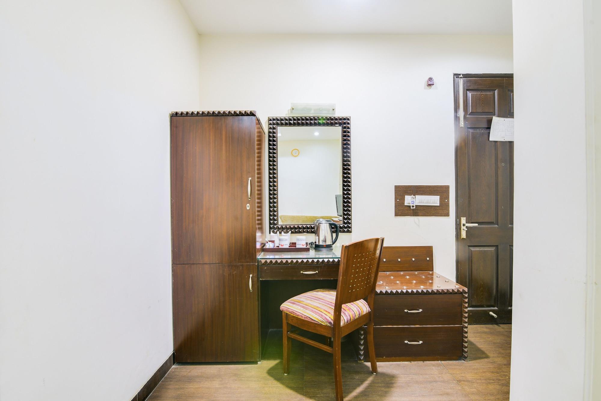Cosy Grand, Chanakyapuri By The Cosy Hotels Нью-Дели Экстерьер фото