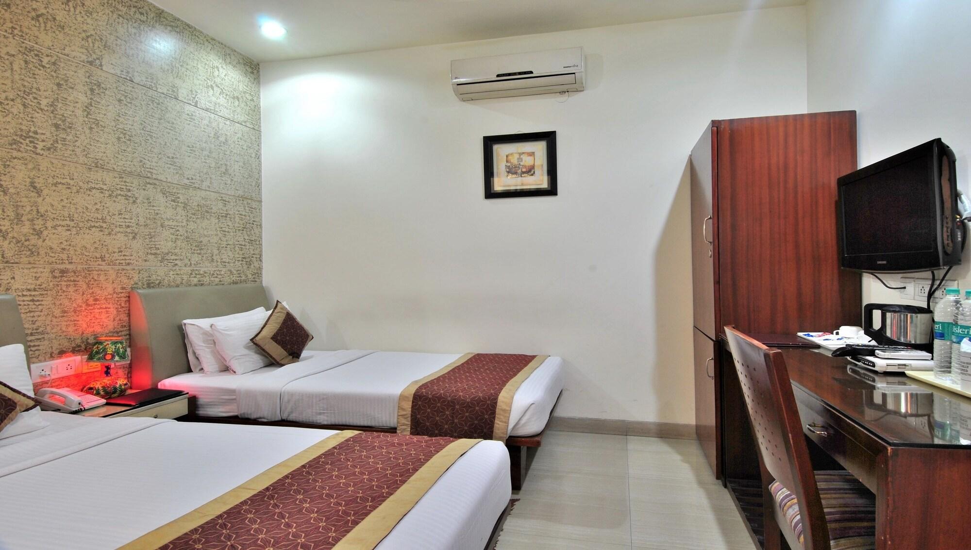 Cosy Grand, Chanakyapuri By The Cosy Hotels Нью-Дели Экстерьер фото