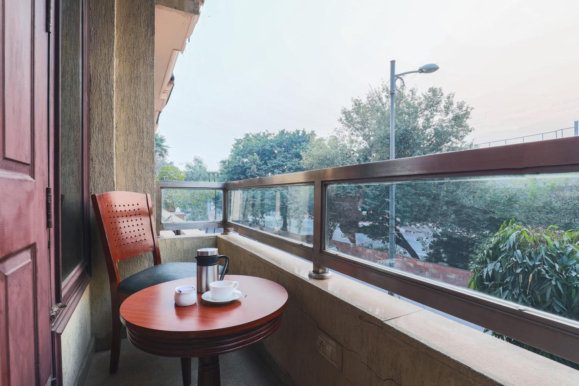 Cosy Grand, Chanakyapuri By The Cosy Hotels Нью-Дели Экстерьер фото