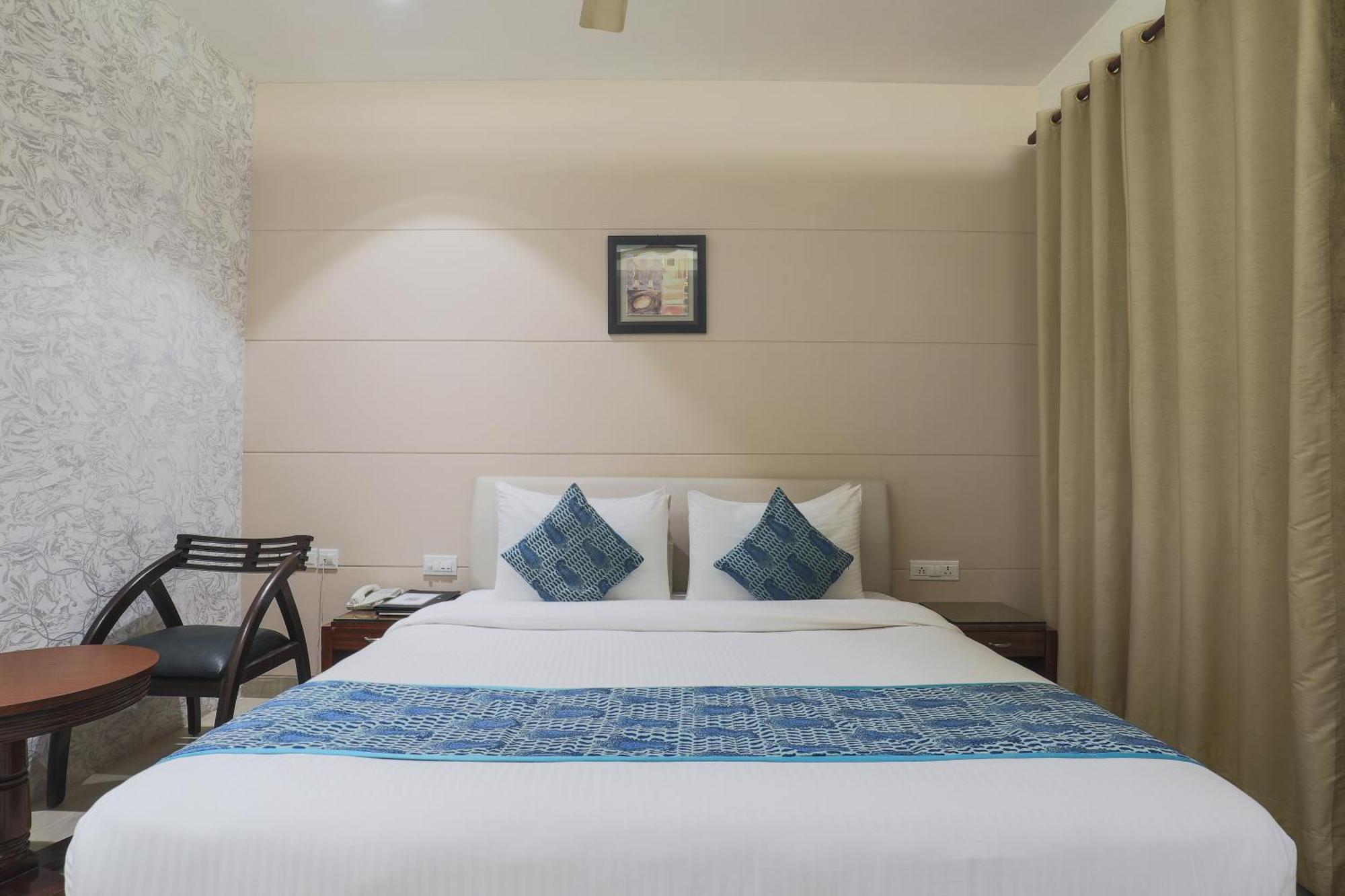 Cosy Grand, Chanakyapuri By The Cosy Hotels Нью-Дели Экстерьер фото