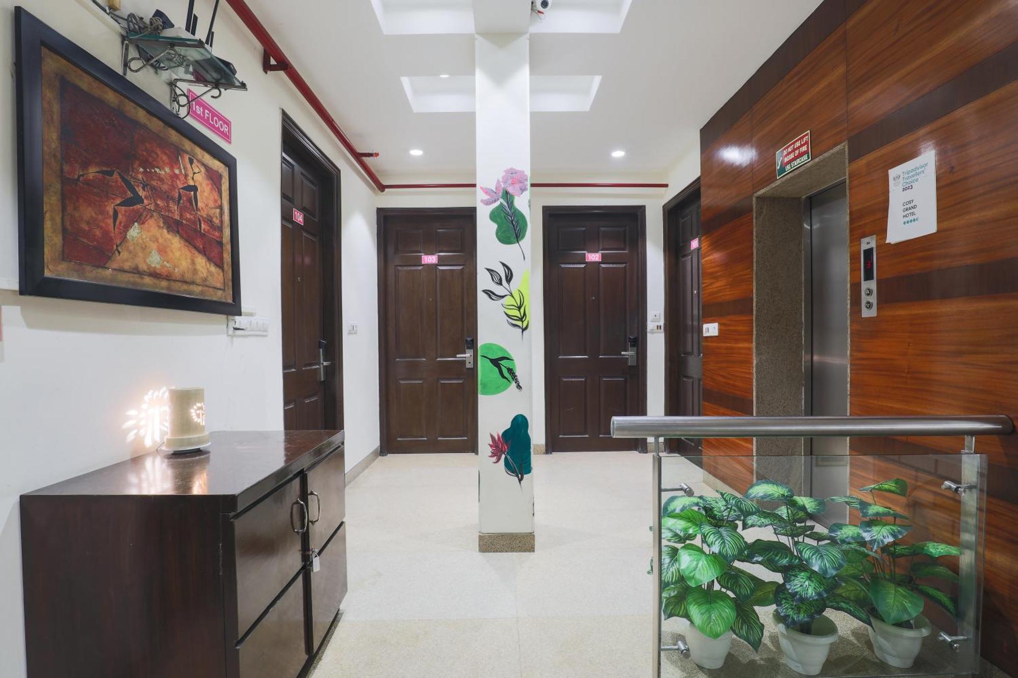Cosy Grand, Chanakyapuri By The Cosy Hotels Нью-Дели Экстерьер фото