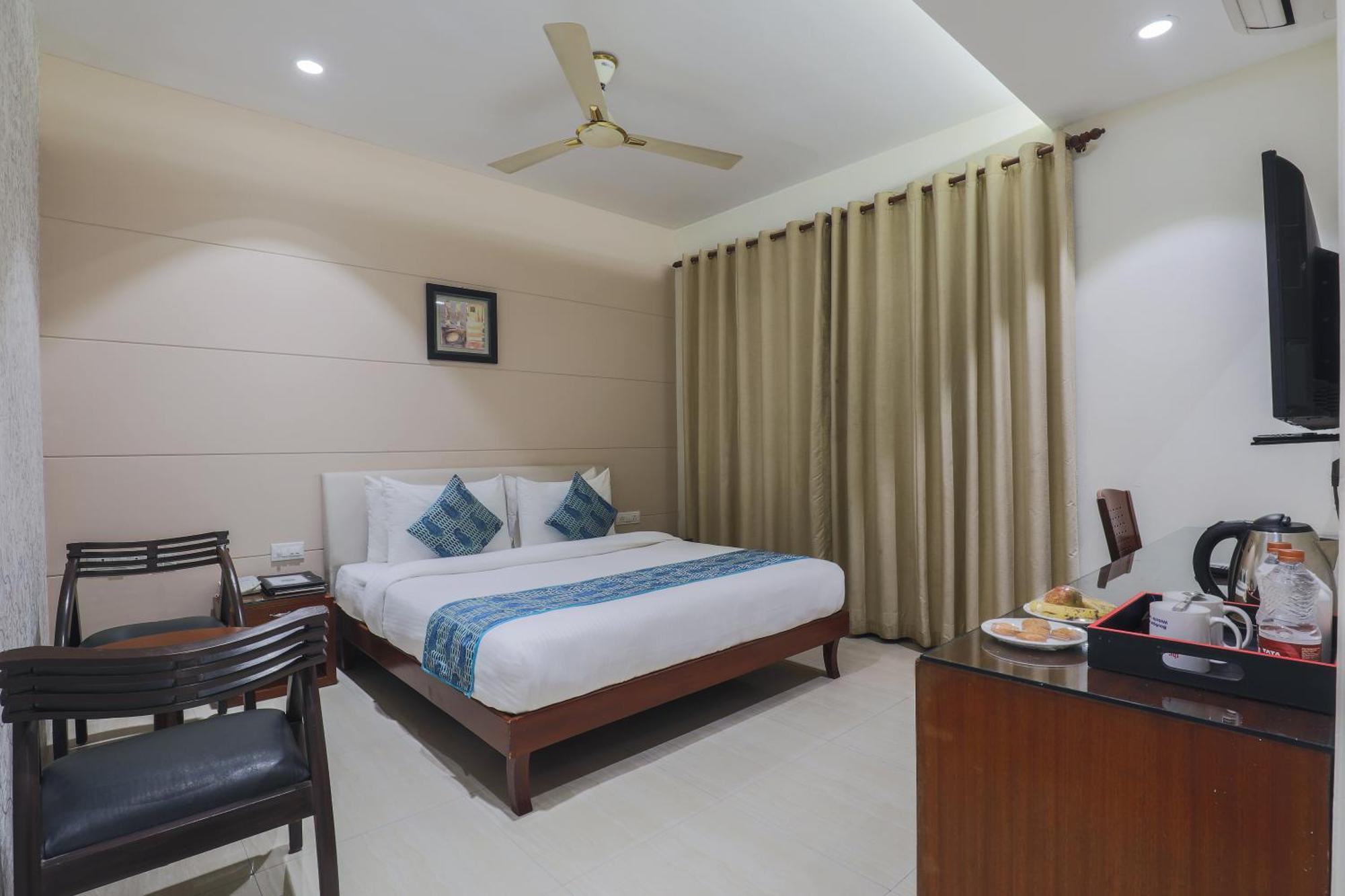 Cosy Grand, Chanakyapuri By The Cosy Hotels Нью-Дели Экстерьер фото