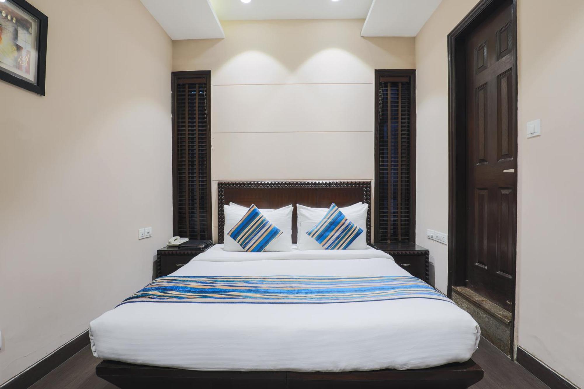 Cosy Grand, Chanakyapuri By The Cosy Hotels Нью-Дели Экстерьер фото