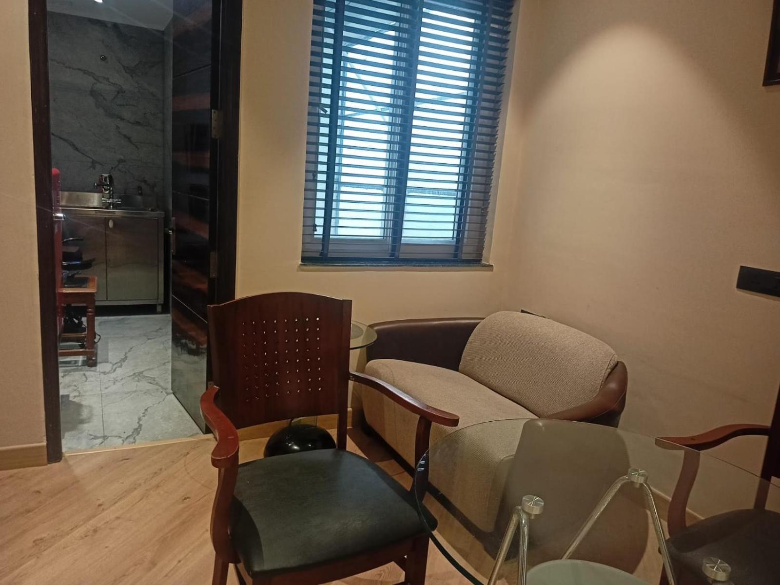 Cosy Grand, Chanakyapuri By The Cosy Hotels Нью-Дели Экстерьер фото